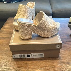 Unworn NWT Dolce Vita raffia Elora heeled sandal